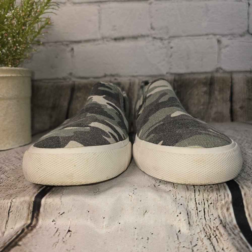 TOMMY BAHAMA CAMOUFLAGE SLIP ON SNEAKERS WOMENS SIZE 10 EUC - Picture 6 of 7